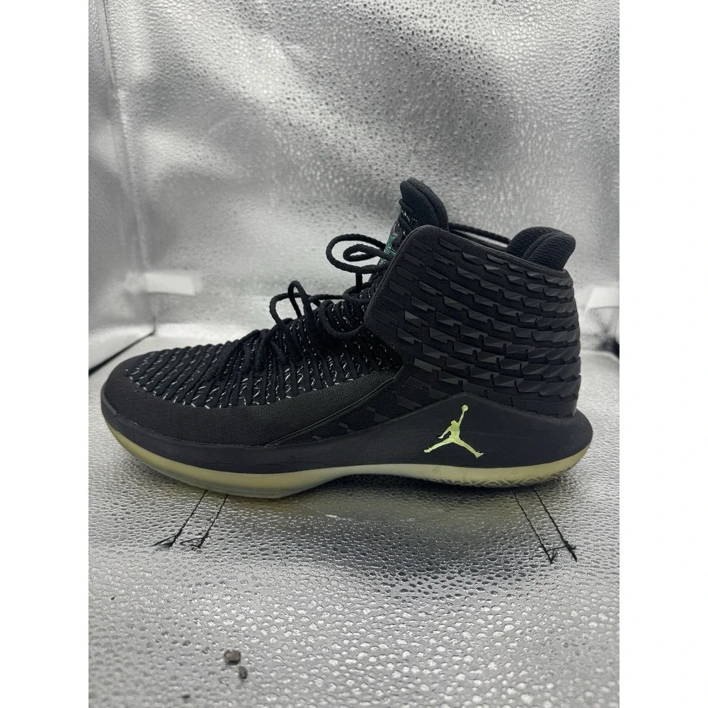 Size 10.5 - Air Jordan 32 Black Cat AA1253-003